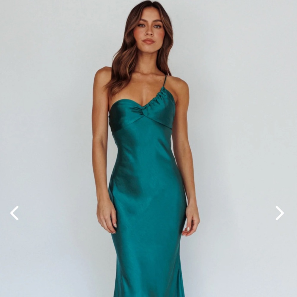 Selfie Leslie real dress size small